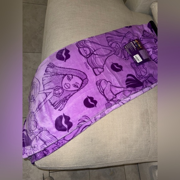 bratz Other - Bratz blanket